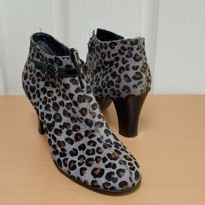 Aerosoles Patrole Car Gray Leopard Bootie 6.5